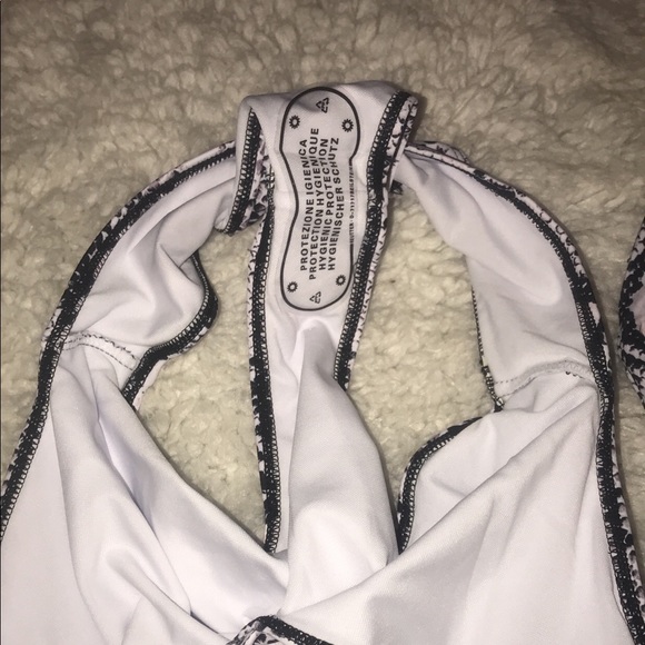 Snakeskin bathing suit - Picture 4 of 5